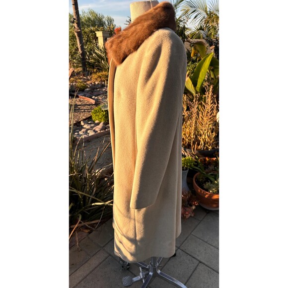 Lou Green Original Fur Collar Beige coat from the 1950s or 1960s. - Picture 4 of 10
